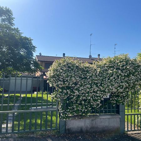 Вилла Garda Art&Garden Вольта-Мантована Экстерьер фото