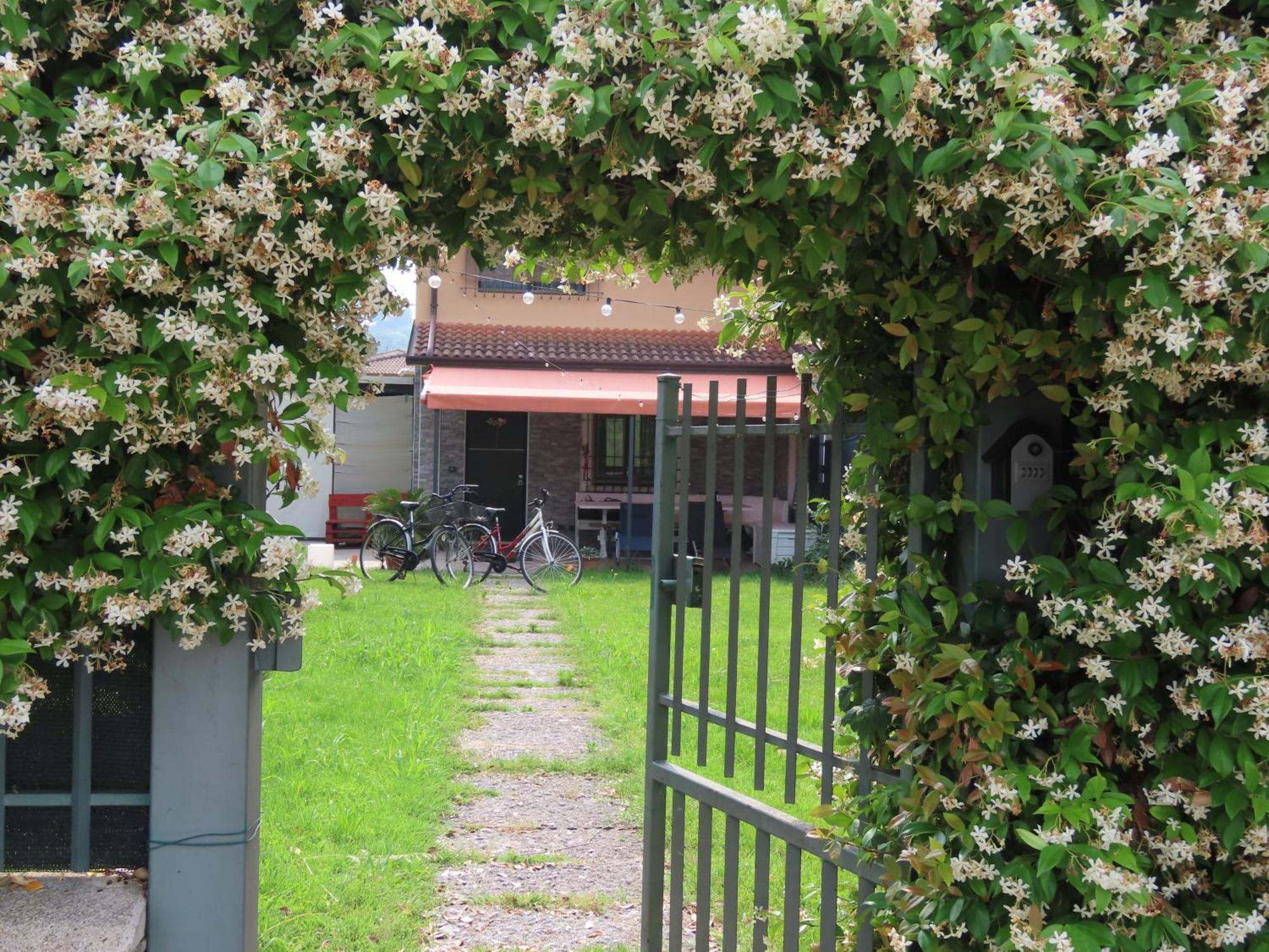 Вилла Garda Art&Garden Вольта-Мантована Экстерьер фото